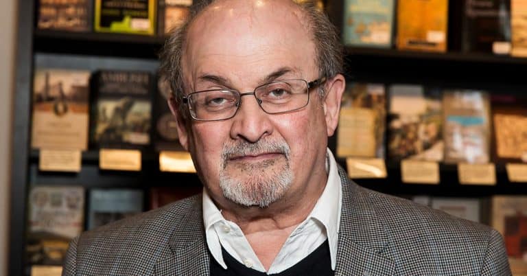 Hundratals författare ska högläsa Rushdies böcker i New York