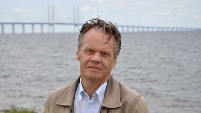 Öresundsbron var inte byggd då Set Mattssons historiska deckare utspelar sig. Han hämtar inspiration ur historiska källor som gamla polisrapporter, dagstidningar och intervjuer med samtida vittnen – allt för att ge sina deckare autenticitet och djup. Foto: Kim Ekvall.