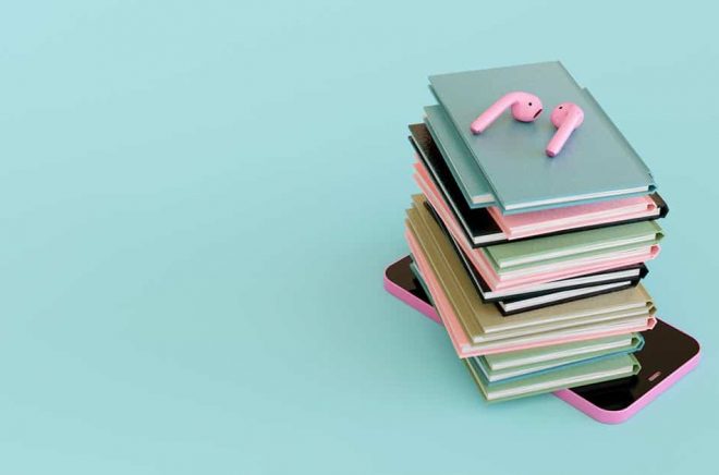 Ljudböcker, eböcker, pappersböcker. Hur kommer konsumenterna att välja under 2022 och vad innebär det för bokbranschen? Foto: iStock.