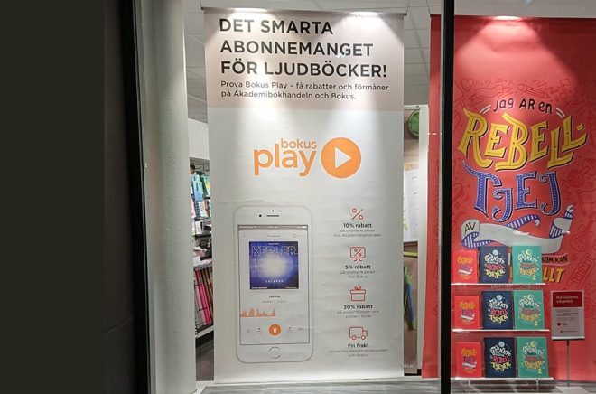 Fokus på Bokus Play 2019, nu är det streamingtjänst som slåss med fysiska böcker i Akademibokhandelns skyltfönster. Foto: Sölve Dahlgren.