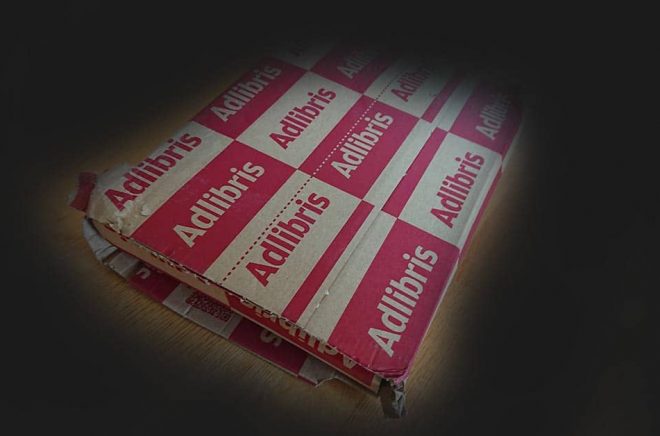 Adlibris paket är ofta tilltufsade som alla andra som transporteras av PostNord. Men att företaget Adlibris nu får stryk i debatten är självförvållat. Foto: Boktugg.