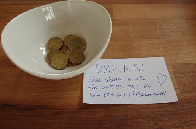 Dricks i bokhandeln. Foto: Sölve Dahlgren