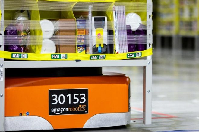 Amazonrobot på ett av ehandelsjättens lager. Kommer Amazon att öppna ett lager i Sverige eller blir det leveranser från Tyskland inledningsvis? Det enda Amazon bekräftat är att de kommer att lansera en svensk sajt och att arbetet påbörjats. Foto: Pressbild/Amazon.