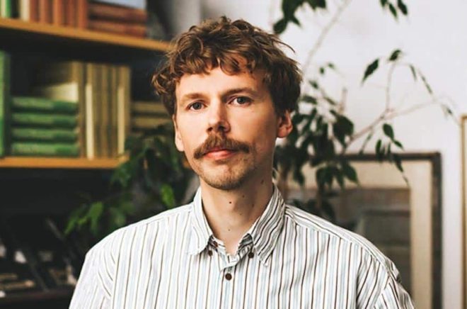 Författaren och illustratören Aron Landahl. Pressbild.