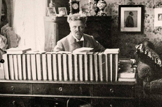 August Strindbergs samlade verk blir diskussionsämne i den nya podden Bläck Metal. Foto: Wikimedia Commons