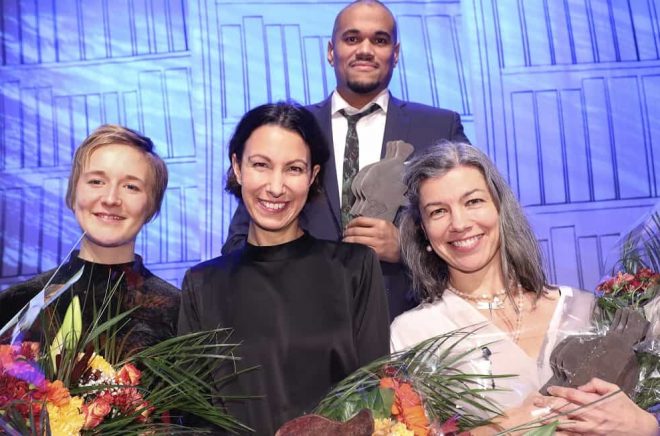 2017 års Augustpristagare. Bakerst: Johannes Anyuru (skönlitterära). Främst, fr v: Saga Miketinac (Lilla Augustpriset, Fatima Bremmer (fackbok), Sara Lundberg (barn/ungdom). Foto Sören Andersson.