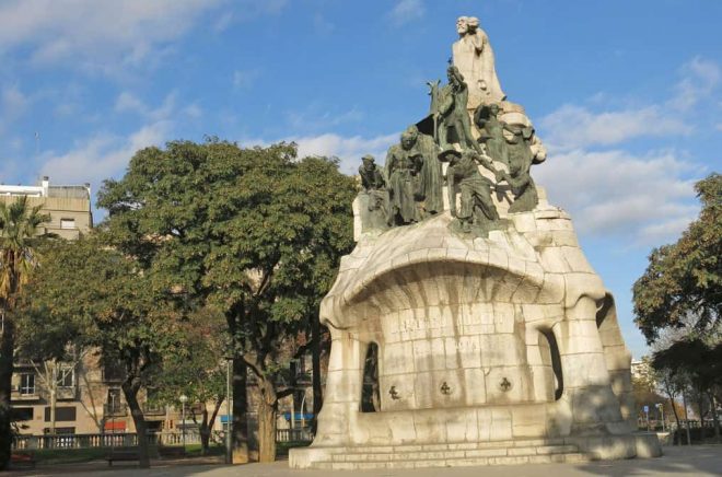 Barcelona-place-de-tetuan_Fotolia_95257467