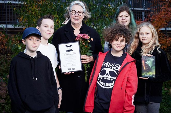 Vinnaren Maria Hellbom och juryn Tage Kihlbaum Rosell, Jurre Van Noord, Sonja El-khoury, Lova Tunberg och Linn Barraza Bondeson. Foto: Hedda Axelsson.