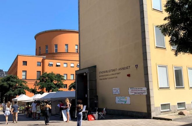 Internationella Biblioteket i Stockholm är nedläggningshotat vilket inflyttade brasilianaren Carlo Carrenho tycker känns väldigt fel.