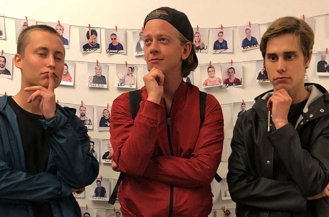 Emil Beer, Victor Beer och Joel Adolphson bildar humorgruppen IJustWantToBeCool som nu ska hjälpa Storytel att få fler barn- och ungdomar att upptäcka ljudböcker. Foto: Storytel.