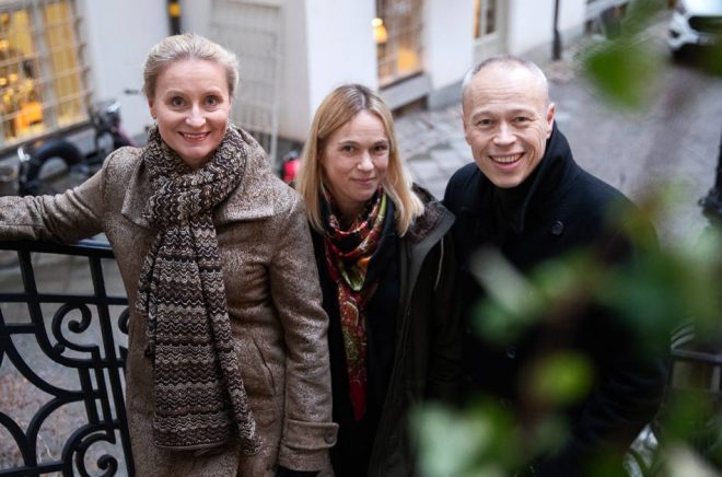 Karin Linge Nordh, Sara Lindegren och Anders Sjöqvist är redo för att etablera Strawberry Publishing på den svenska marknaden. Foto: Nils Petter Nilsson