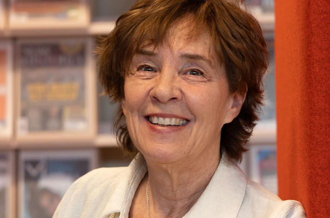 Författaren Kerstin Lundberg Hahn har under en stor del av sin karriär bott och verkat i Frölunda. Kerstin skriver främst för barn och unga. Foto: Julia Åhall.