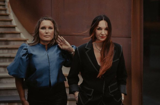 Författarna Anna Jinghede och Lena Ljungdahl är aktuell med boken Dödens hand som ges ut på Bookmark. Bild: Kajsa Göransson