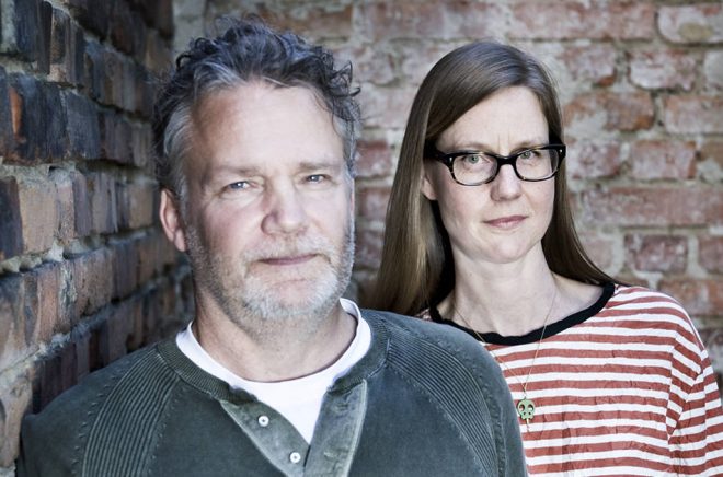 Martin Widmark skriver och Helena Willis illustrerar de populära LasseMaja-böckerna som lånas flitigt på bibliotek runtom i landet. Foto: Ulrica Zwenger.