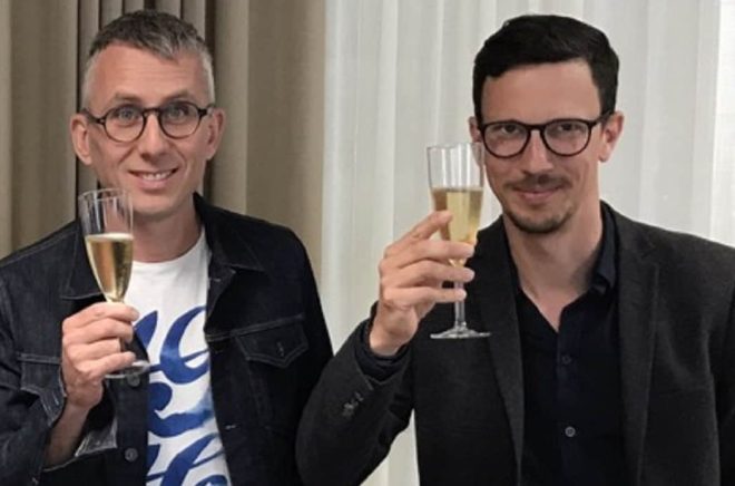 Mattias Lundgren och Lars Brahme firar ägarbyte i Word Audio.