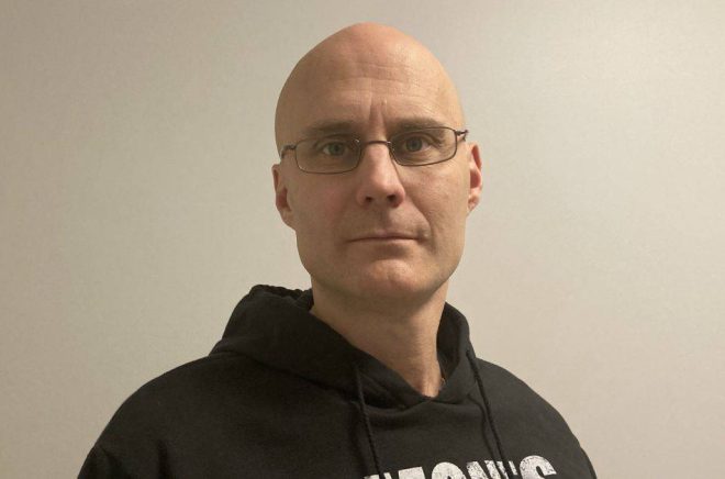 Läraren, musikern och författaren Micael Hellberg. Foto: Privat