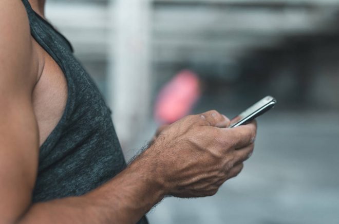 Att skriva en roman är en utmaning. Att göra det på en mobiltelefon är ännu svårare. Foto: iStock.