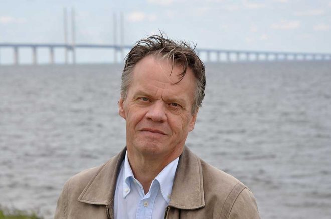 Öresundsbron var inte byggd då Set Mattssons historiska deckare utspelar sig. Han hämtar inspiration ur historiska källor som gamla polisrapporter, dagstidningar och intervjuer med samtida vittnen – allt för att ge sina deckare autenticitet och djup. Foto: Kim Ekvall.