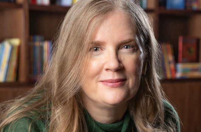 Suzanne Collins nya bok blev den mest sålda i USA första halvåret - i alla fall när man räknar pappersböcker. Pressbild: Todd Pitt.