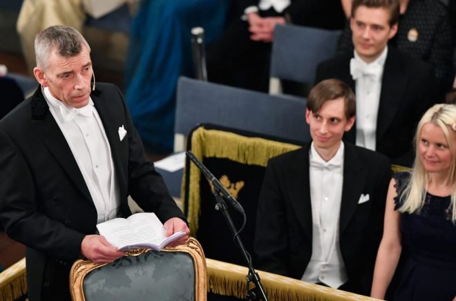 Eric M Runesson höll ett skarpt inträdestal när Svenska Akademien höll sin högtidssammankomst i Börshuset i Stockholm. Han uppmanade akademiledamöterna att samverka, inte se till egna intressen. Foto: Henrik Montgomery/TT