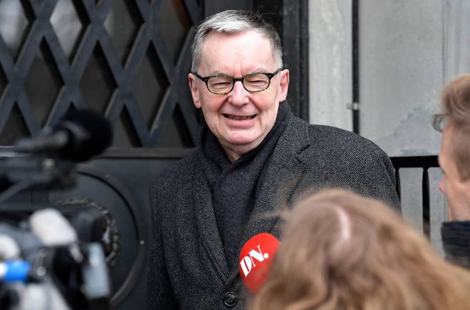 Glad i dag. Svenska Akademiens ständige sekreterare Anders Olsson har precis fått Nobelstiftelsens besked om att Nobelpriset i litteratur får delas ut i år. Foto: Pontus Lundahl/TT.