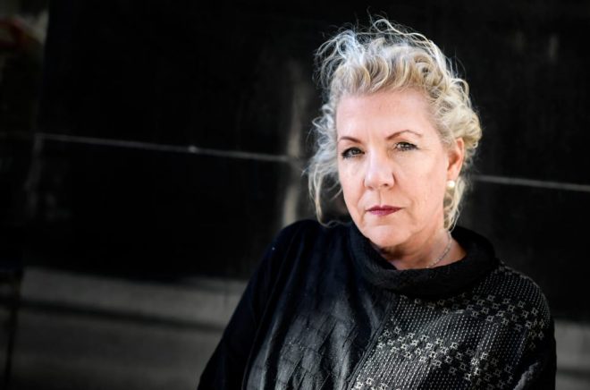 Jennifer Clement ser sig fört och främst som poet och visste länge inte att hon också kunde skriva prosa. Hon läser mycket poesi och älskar Tomas Tranströmer. Foto: Pontus Lundahl/TT.