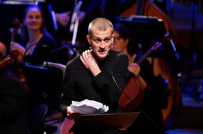 Jonas Eika riktade hård kritik mot Danmarks statsminister i sitt tacktal i Stockholms konserthus 29/10. Arkivbild: Henrik Montgomery/TT.