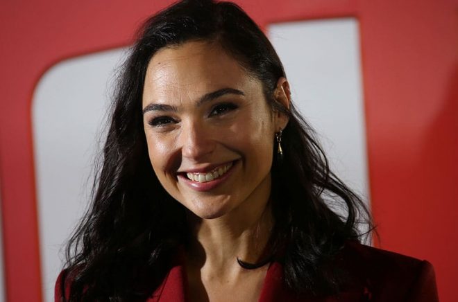 Gal Gadot ska producera filmen tillsammans med sin man. Arkivbild: Joel C Ryan/AP/TT.