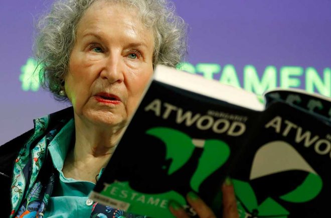 Författaren Margaret Atwood är en av donatorerna till nya Carol Shields-priset. Arkivbild: Alastair Grant/AP/TT.