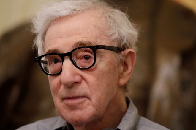 Förlaget Hachette Book Group backar från sitt beslut att ge ut Woody Allens memoarer. Arkivbild: Luca Bruno/AP/TT.