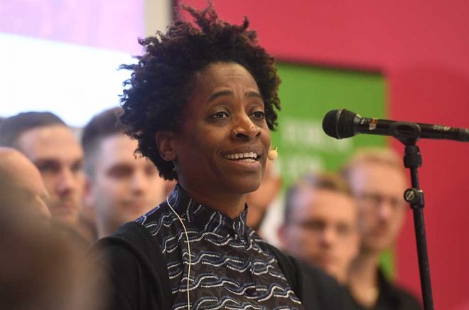 Alma-pristagaren Jacqueline Woodson får även ett av årets två HC Anderson-pris av Ibby. Arkivbild: Fredrik Sandberg/TT.