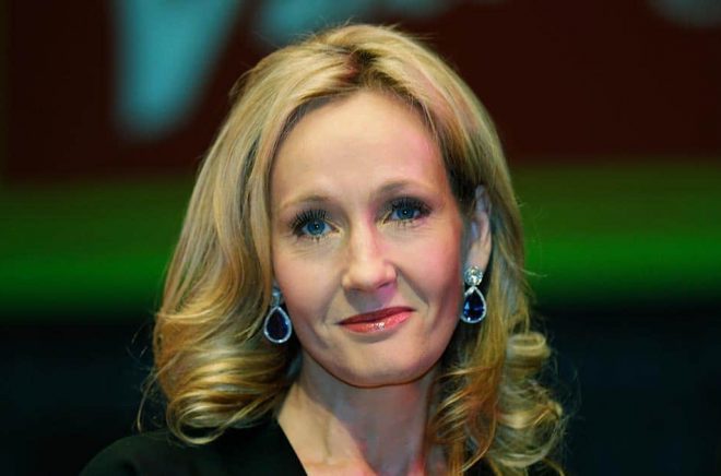 JK Rowling anklagas för transfobi av inbitna läsare. Arkivbild: Lefteris Pitarakis/AP/TT.