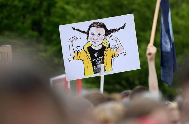 Greta Thunberg ritad som Pippi Långstrump på ett plakat under demonstrationen Global Strike for Future i Stockholm i maj i fjol. Arkivbild: Janerik Henriksson/TT.