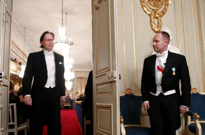 Horace Engdahl och Peter Englund 2002. Arkivbild: Henrik Montgomery/TT.