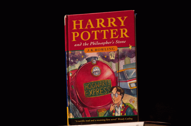 Flera Harry Potter-böcker i förstaupplaga har nu sålts för många hundratusen kronor. Arkivbild: Matt Dunham.