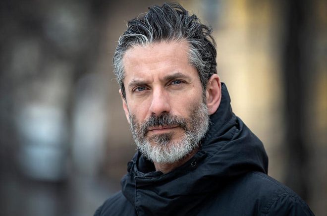 Jens Lapidus är aktuell med en ny roman, en barnbok och en tv-serie. Foto: Anders Wiklund/TT.