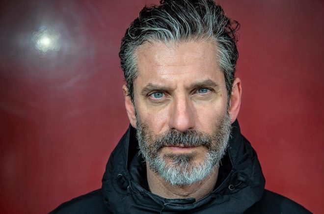 Jens Lapidus tar plats bredvid GW. Arkivbild: Anders Wiklund/TT.