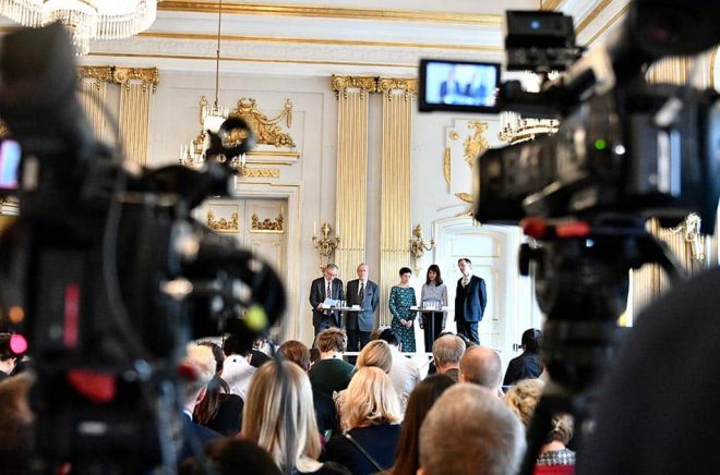 2019 presenterades två Nobelpristagare, Peter Handke och Olga Tokarczuk, av två ordinarie ledamöter – Anders Olsson och Per Wästberg – och av tre externa sakkunniga – Rebecka Kärde, Mikaela Blomqvist och Henrik Petersen. Foto: Karin Wesslén/TT.