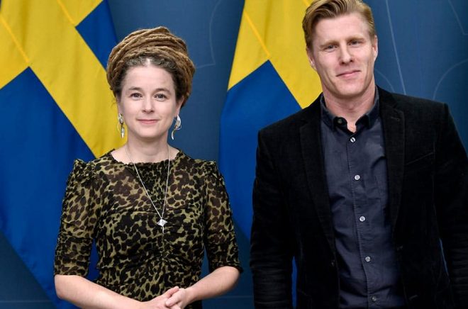 Kultur- och demokratiminister Amanda Lind (MP) håller pressträff för att presentera en ny utredning om kulturella och kreativa näringar tillsammans med utredaren Tobias Nielsén. Foto: Duygu Getiren/TT.