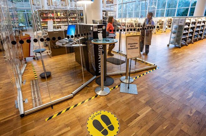 Förslaget att porta stökiga besökare från bibliotek strider mot bibliotekslagen, menar fler bibliotekschefer enligt SVT:s enkät. Arkivbild: Johan Nilsson/TT.