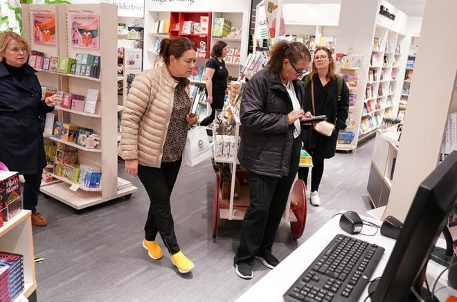 Försäljningen i fysisk bokhandel ökade med 4,3 procent i fjol. Arkivbild: Johan Nilsson/TT.