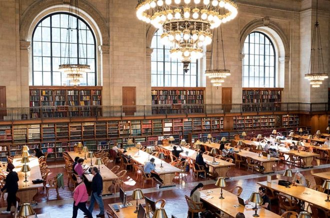 Efter att ha varit stängt delar av pandemin är New York Public Librarys huvudbibliotek öppet igen. Arkivbild: Mark Lennihan/AP/TT.