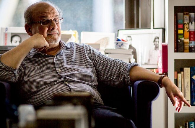 Författaren Salman Rushdie gömde sig i flera år men har under de senaste två decennierna rört sig fritt. Arkivbild: Ørjan F. Ellingvåg/TT.