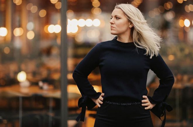 Carina Bergfeldt är tillbaka i rutan med sin självbetitlade talkshow. Foto: Kajsa Göransson/SVT.