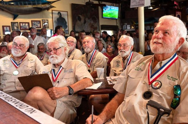 Andy Newman/AP/TT
Juryn består av tidigare vinnare i Hemingway look alike-tävlingen på Sloppy Joe's Bar i Key West, Florida.