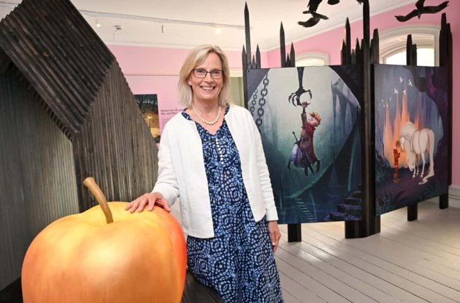 Malin Billing, barnbarn till Astrid, på plats vid utställningen om Astrid Lindgren. Foto: JONAS EKSTRÖMER/TT.