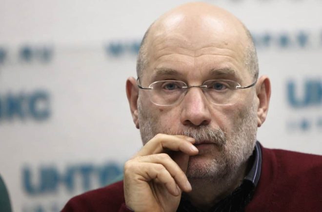 Boris Akunin döms i sin utevaro till ett långt fängelsestraff. Arkivbild: Alexander Zemlianichenko/AP/TT.