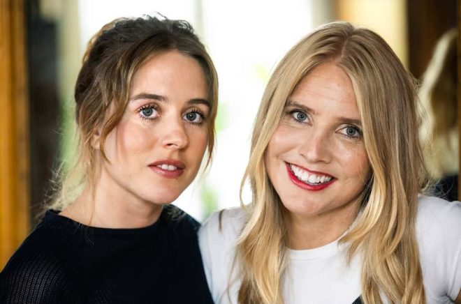 Amanda och Amanda. Carla Sehn spelar författaren Amanda Romares alter ego i ”Halva Malmö består av killar som har dumpat mig” på Netflix. Foto: Claudio Bresciani/TT.