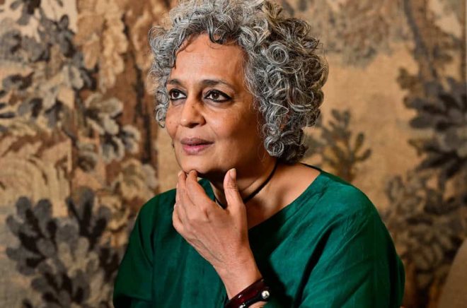När Arundhati Roy flyttade till New Delhi som 16-åring hade hon sin utbildning och sitt språk, men inga pengar och inget ekonomiskt stöd hemifrån. Foto: Jonas Ekströmer/TT.