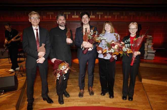 Augustpristagarna Per Svensson, Andrev Walden, Oskar Kroon, Hanna Klinthage och Emilia Piotrowska. Foto: CHRISTINE OLSSON/TT.